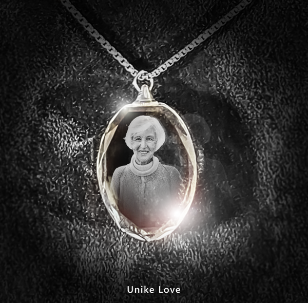 Personalized Oval Crystal Necklace | Luxury Detail | Chain and Pendant |